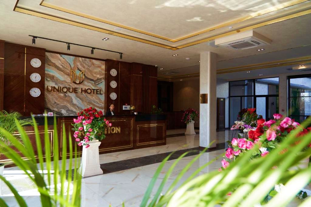 4* Hotel Unique or Similar